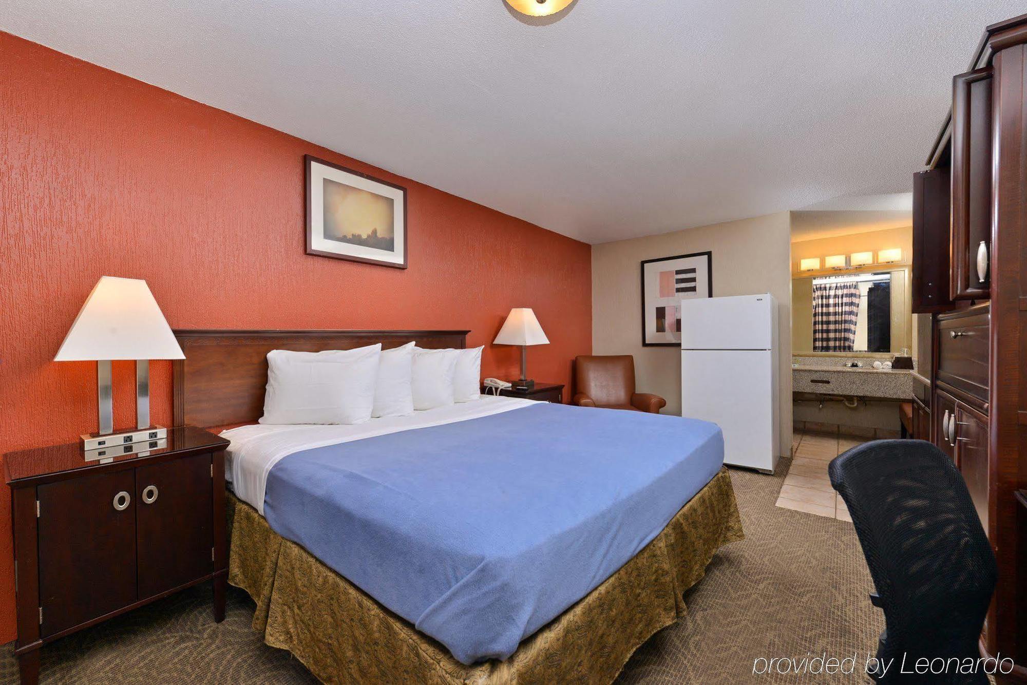 North Villa Inn Spring Bagian luar foto