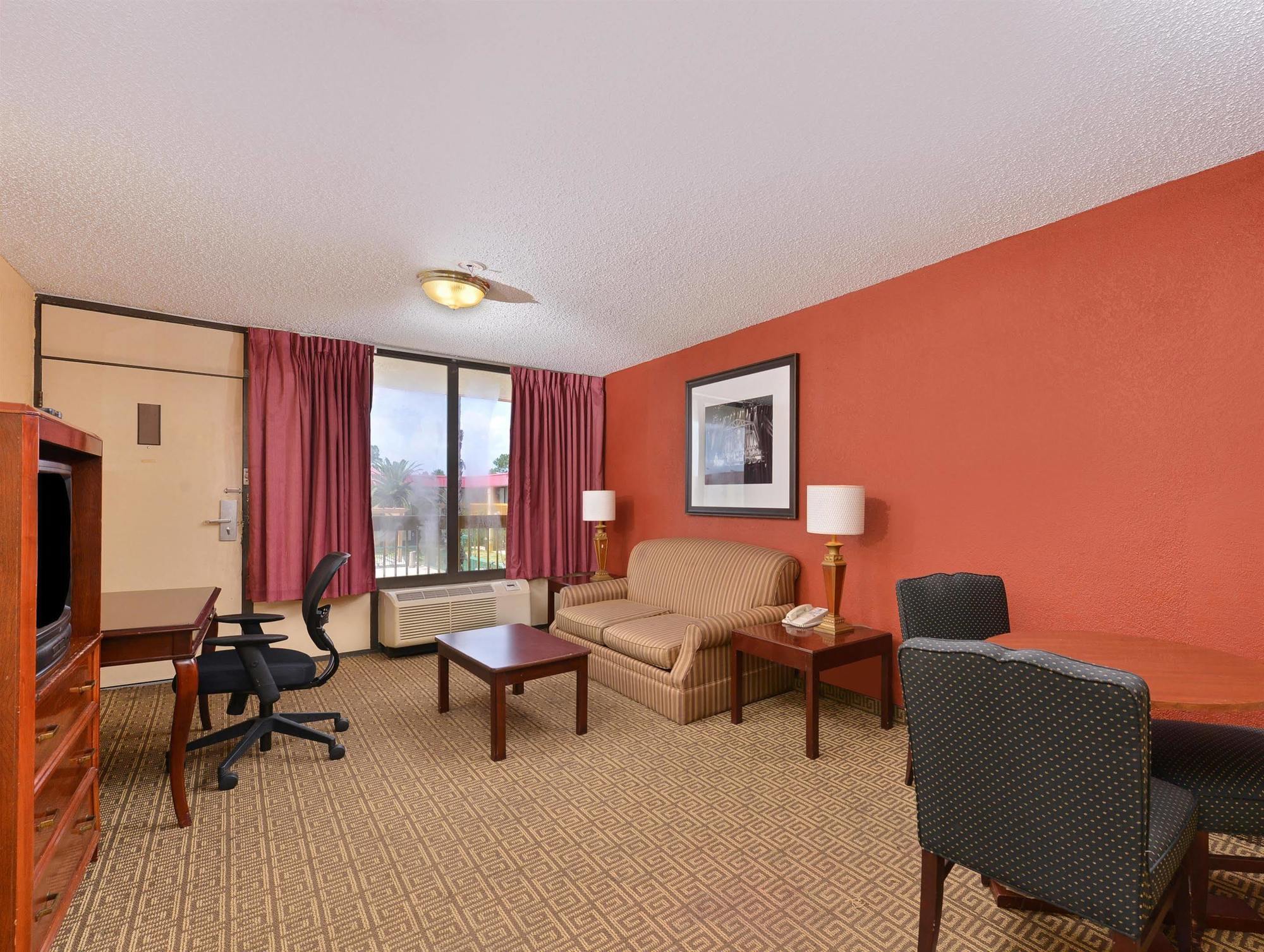 North Villa Inn Spring Bagian luar foto