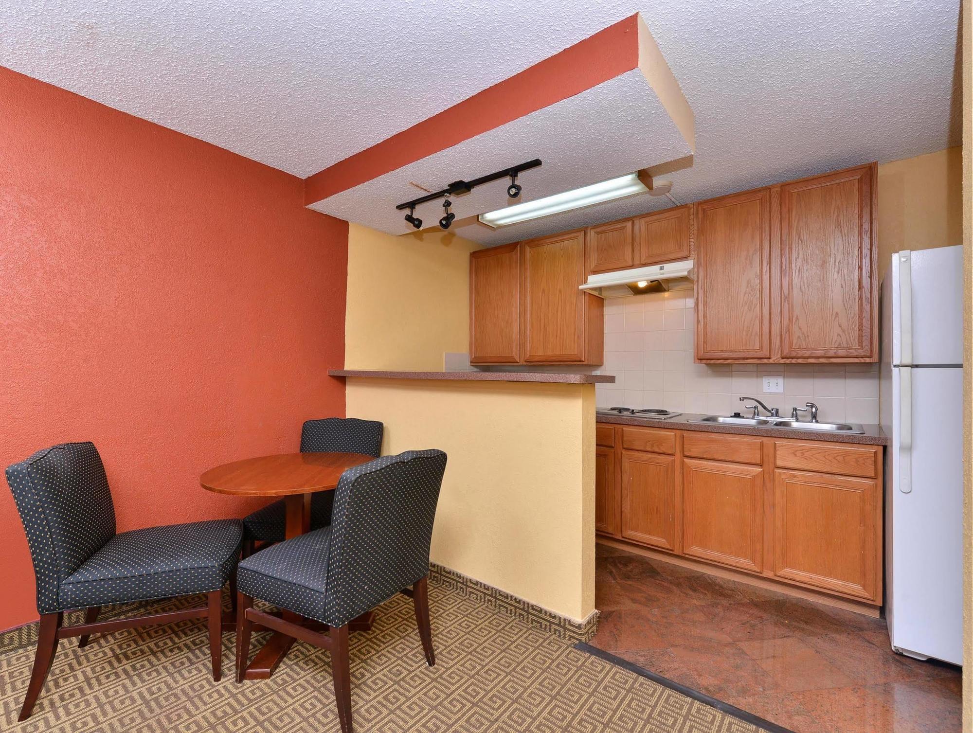 North Villa Inn Spring Bagian luar foto