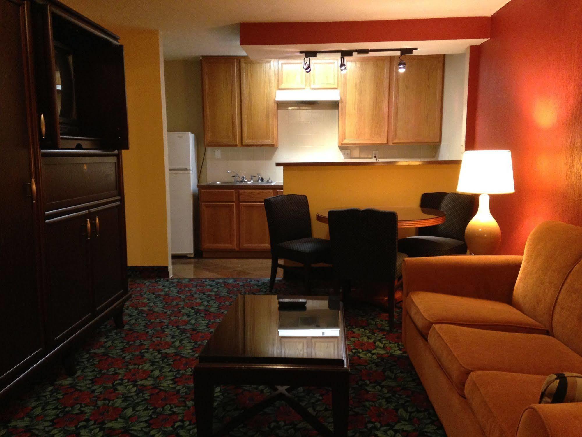 North Villa Inn Spring Bagian luar foto